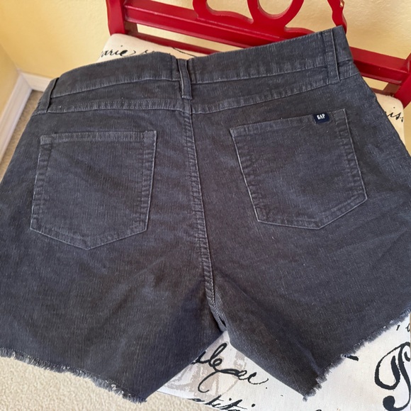 Gap Gray Corduroy Distressed Shorts NWT Size 6 - Picture 2 of 4